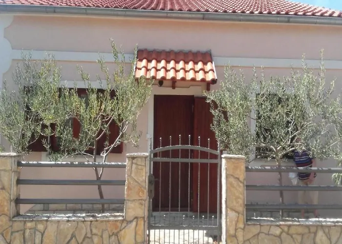 Appartamento Smilje I Maslina - One Bedroom With Terrace 2 *