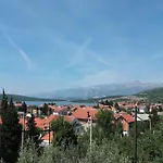 Apartman Smilje I Maslina - One Bedroom With Terrace 2 Gornji Karin