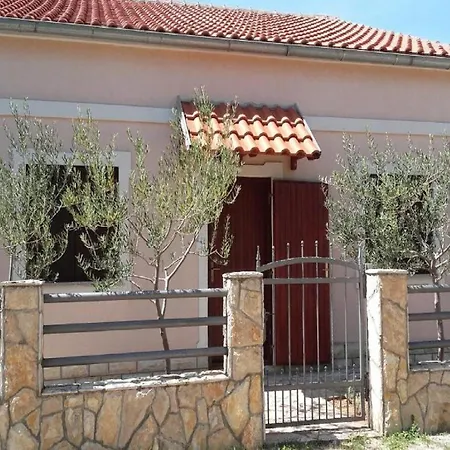 Apartman Smilje I Maslina - One Bedroom With Terrace 2 *